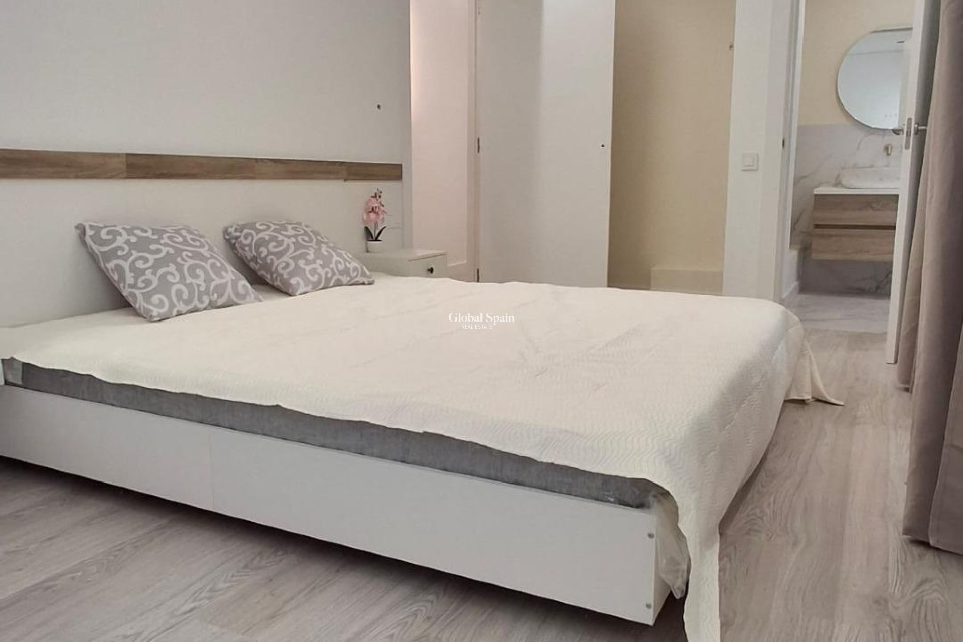 Wederverkoop - APPARTEMENT -
TORREVIEJA - Acequion