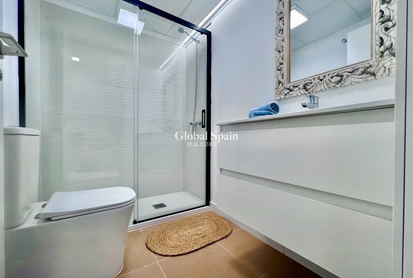 Wederverkoop - APPARTEMENT -
TORREVIEJA - Acequion