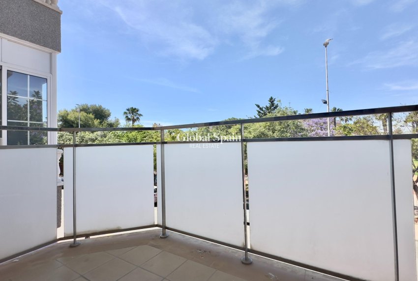 Wederverkoop - APPARTEMENT -
TORREVIEJA - Acequion