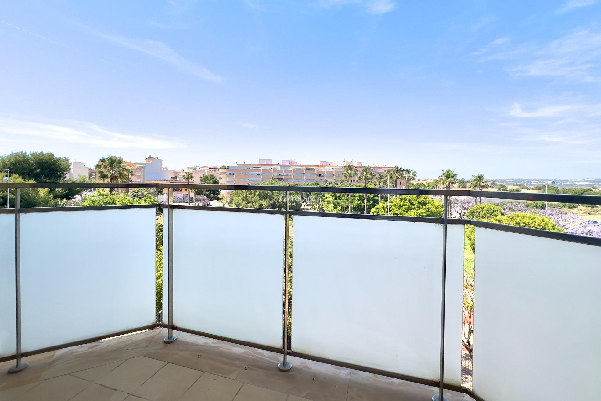 Wederverkoop - APPARTEMENT -
TORREVIEJA - Acequion