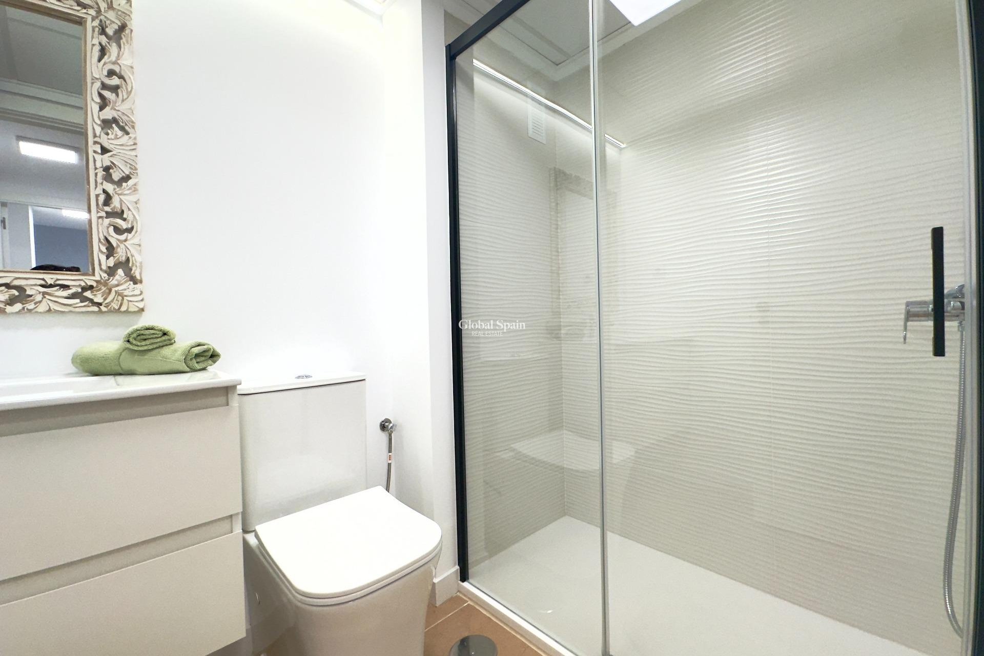 Wederverkoop - APPARTEMENT -
TORREVIEJA - Acequion