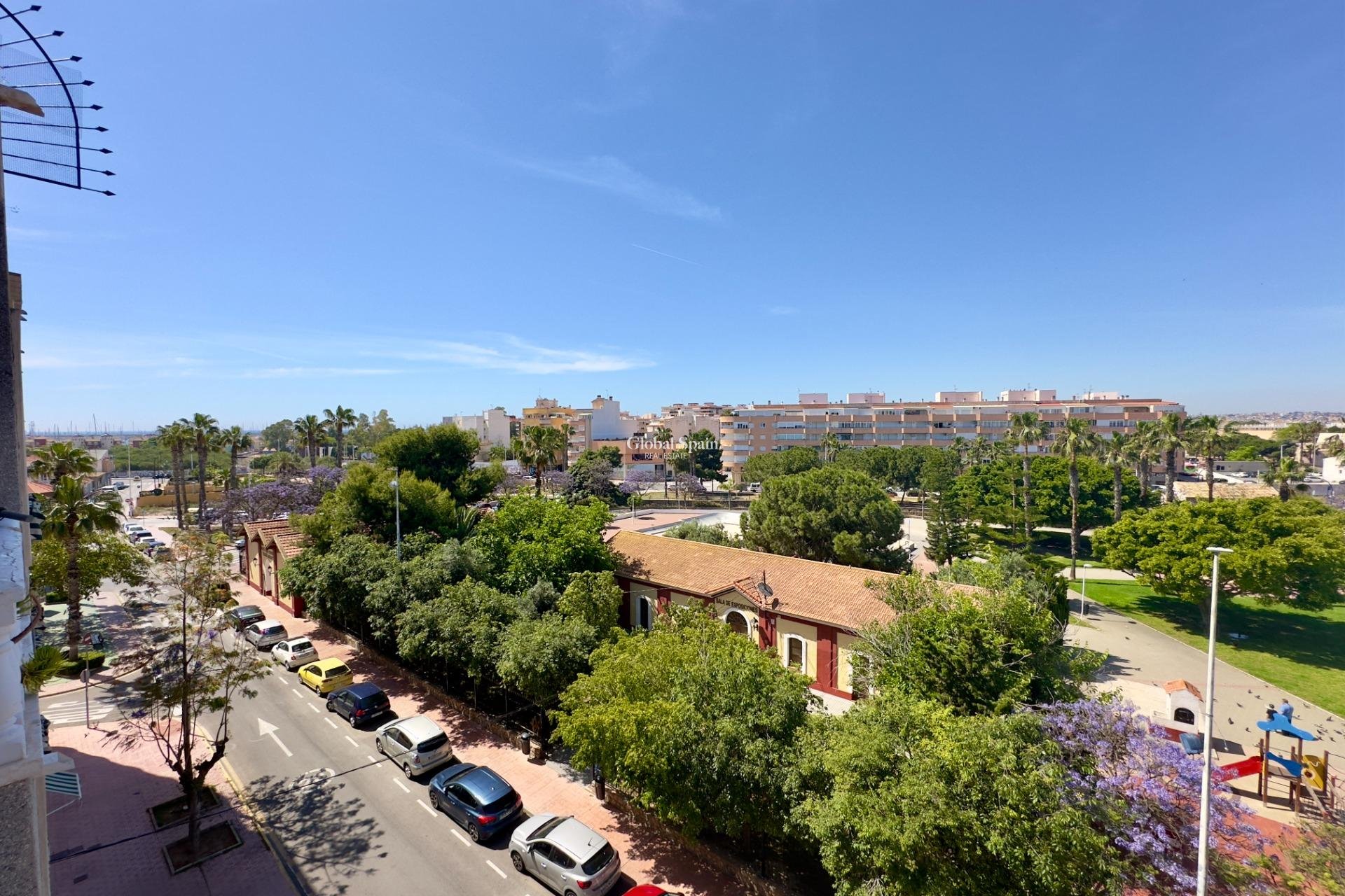 Wederverkoop - APPARTEMENT -
TORREVIEJA - Acequion