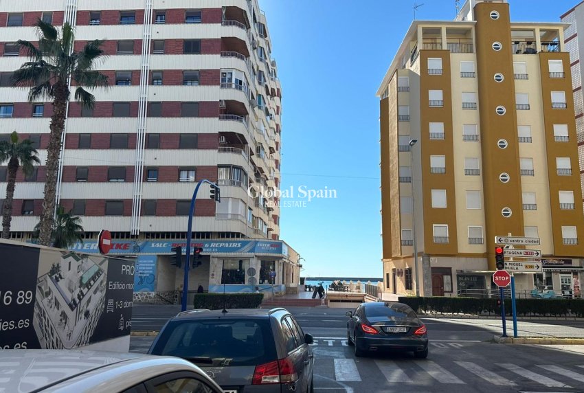 Wederverkoop - APPARTEMENT -
TORREVIEJA - Acequion