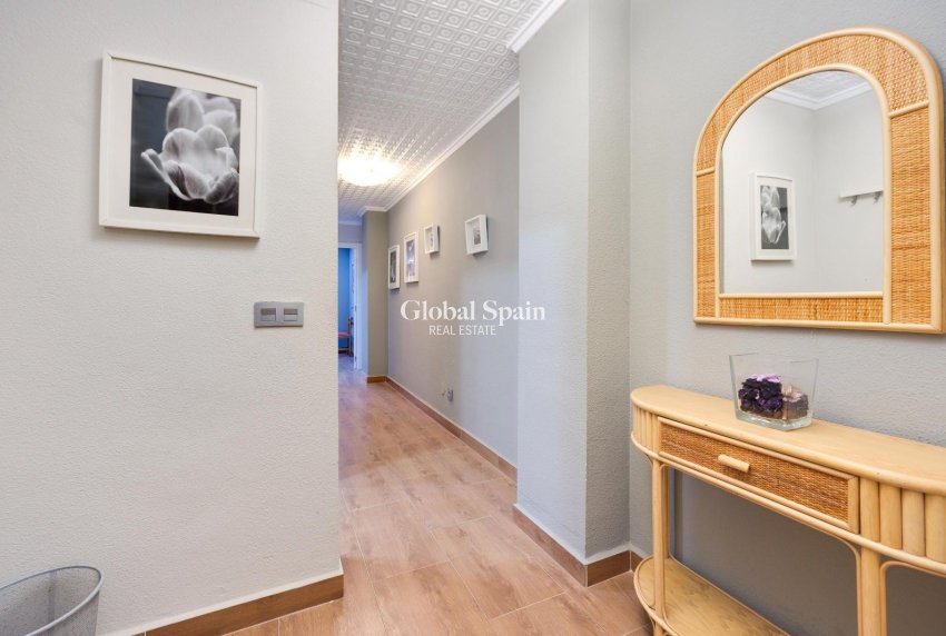 Wederverkoop - APPARTEMENT -
TORREVIEJA - Acequion