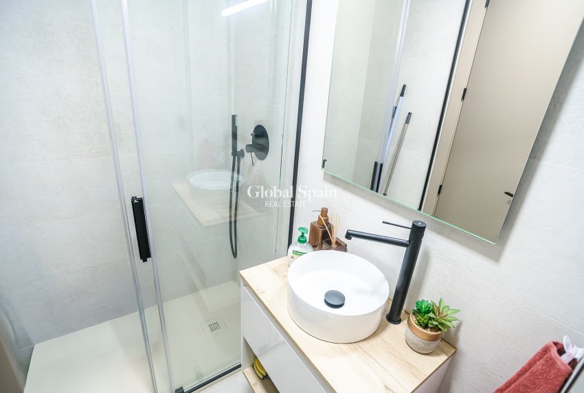 Wederverkoop - APPARTEMENT -
TORREVIEJA - Acequion
