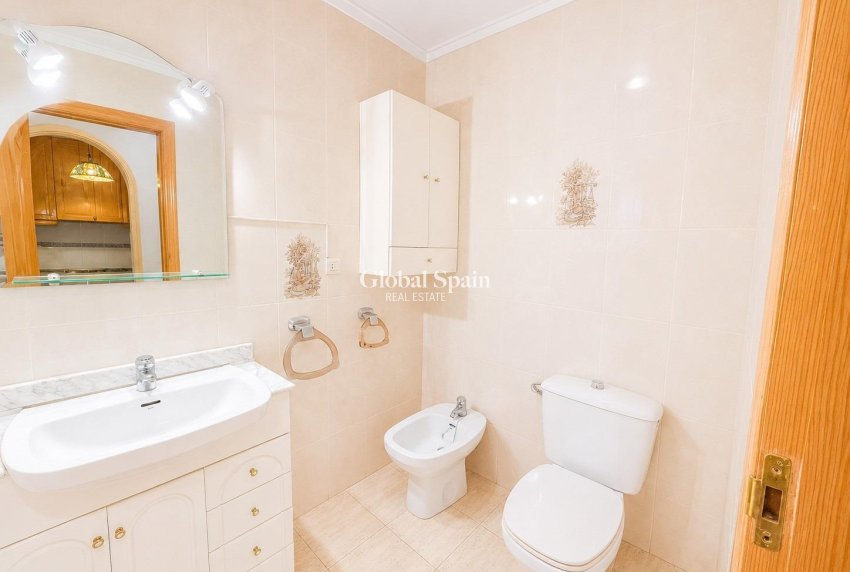 Wederverkoop - APPARTEMENT -
TORREVIEJA - Acequion