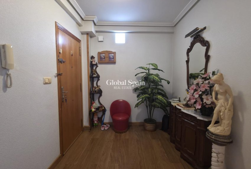 Wederverkoop - APPARTEMENT -
TORREVIEJA - Acequion