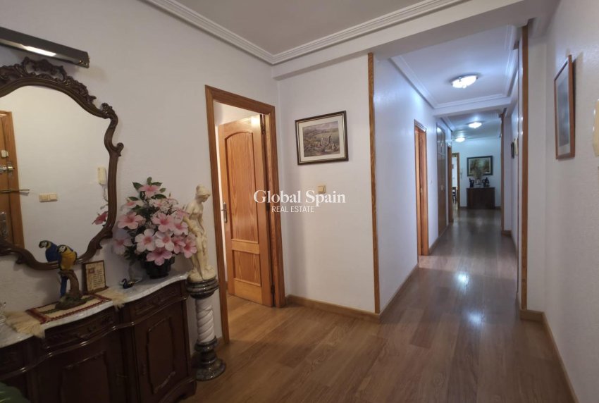 Wederverkoop - APPARTEMENT -
TORREVIEJA - Acequion