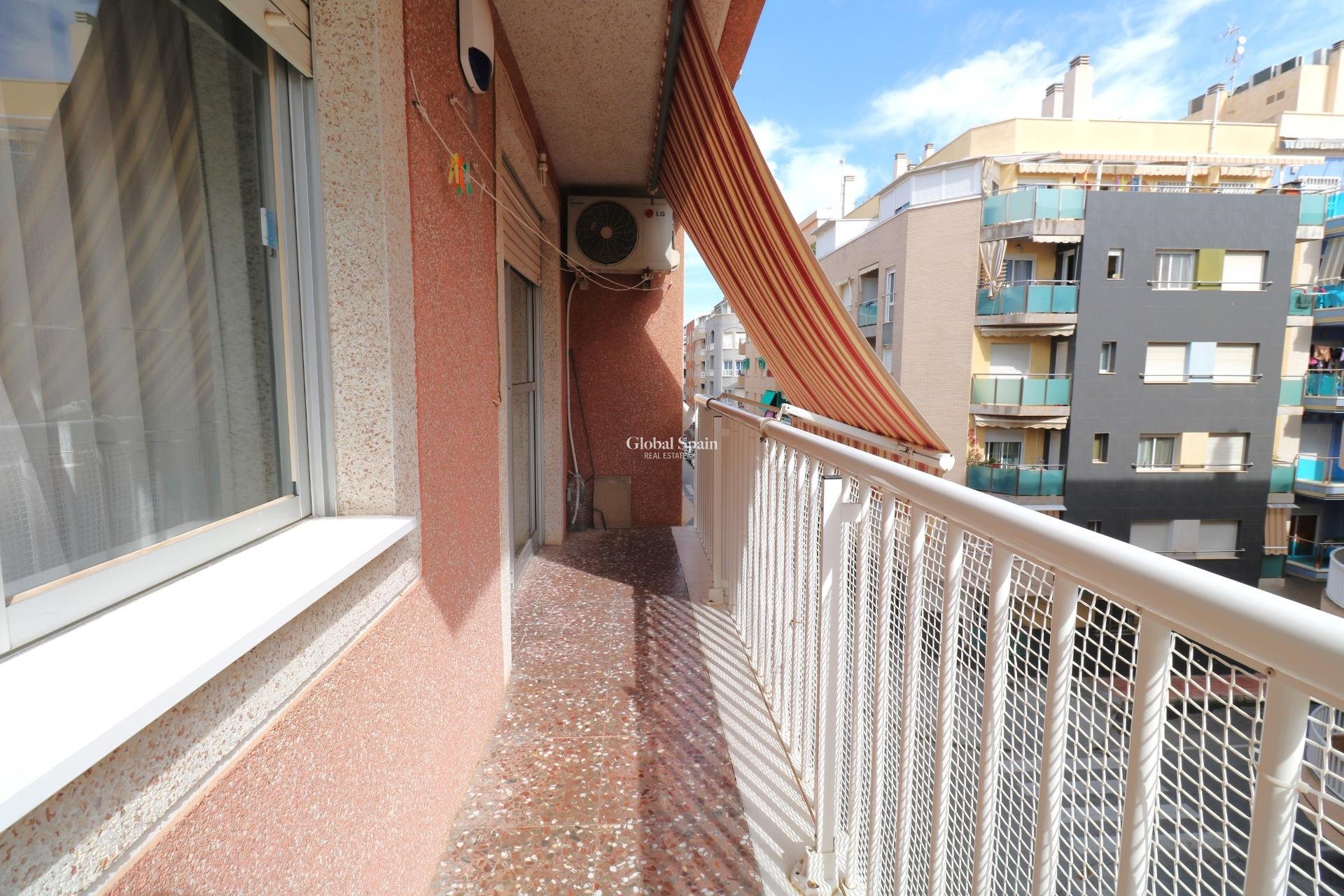 Wederverkoop - APPARTEMENT -
TORREVIEJA - Acequion