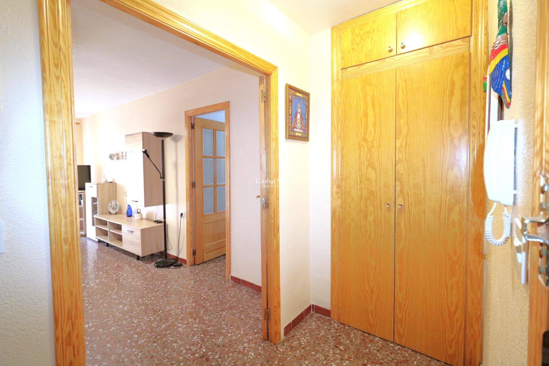 Wederverkoop - APPARTEMENT -
TORREVIEJA - Acequion