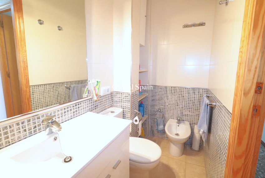 Wederverkoop - APPARTEMENT -
TORREVIEJA - Acequion