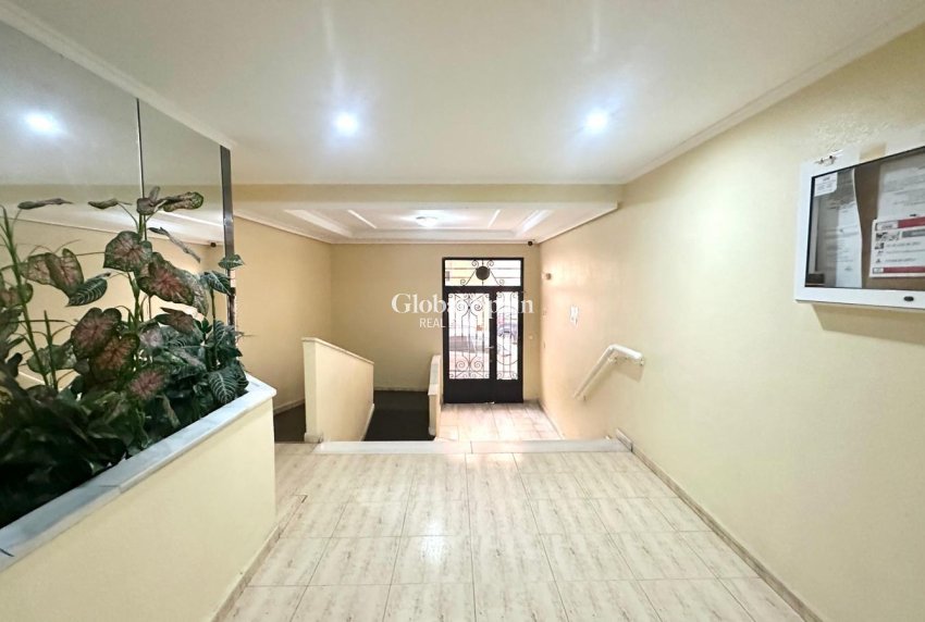 Wederverkoop - APPARTEMENT -
TORREVIEJA - Acequion