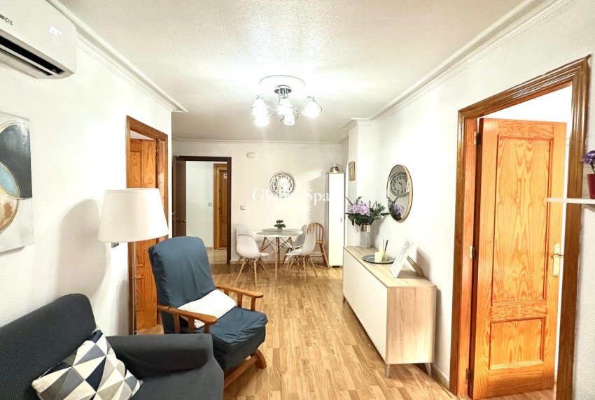 Wederverkoop - APPARTEMENT -
TORREVIEJA - Acequion