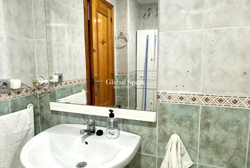 Wederverkoop - APPARTEMENT -
TORREVIEJA - Acequion