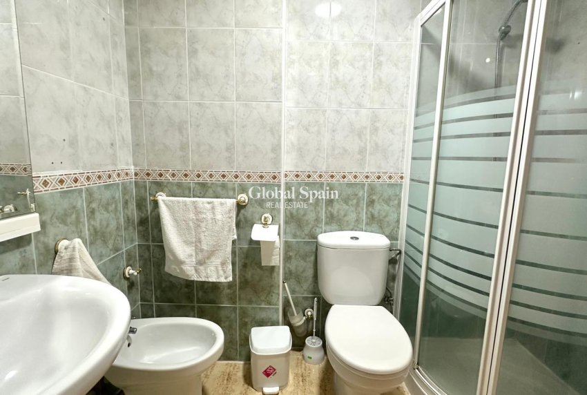 Wederverkoop - APPARTEMENT -
TORREVIEJA - Acequion
