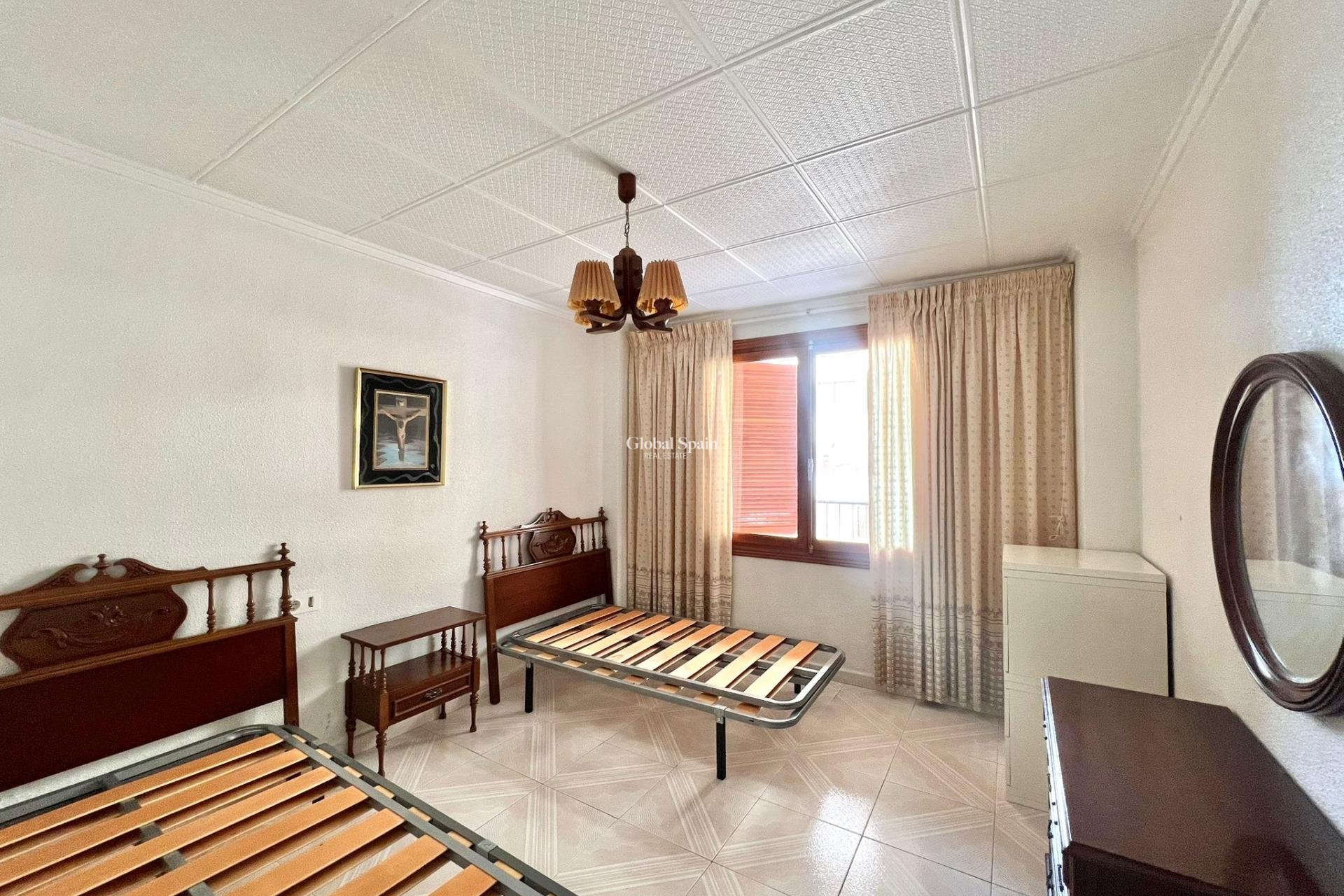 Wederverkoop - APPARTEMENT -
TORREVIEJA - Acequion