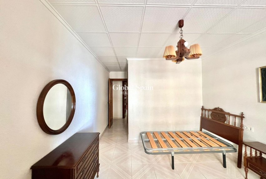 Wederverkoop - APPARTEMENT -
TORREVIEJA - Acequion