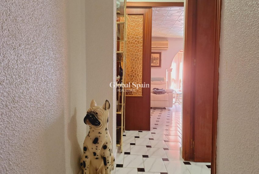 Wederverkoop - APPARTEMENT -
TORREVIEJA - Acequion