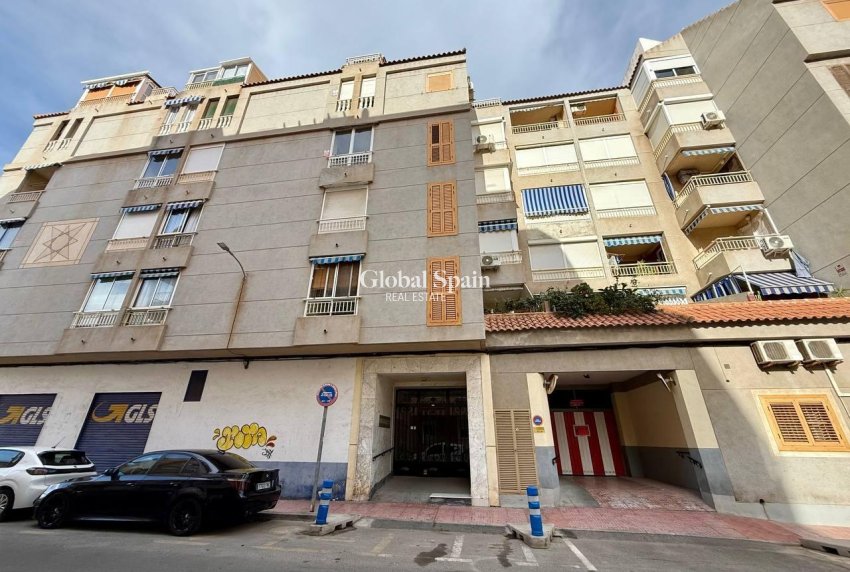 Wederverkoop - APPARTEMENT -
TORREVIEJA - Acequion