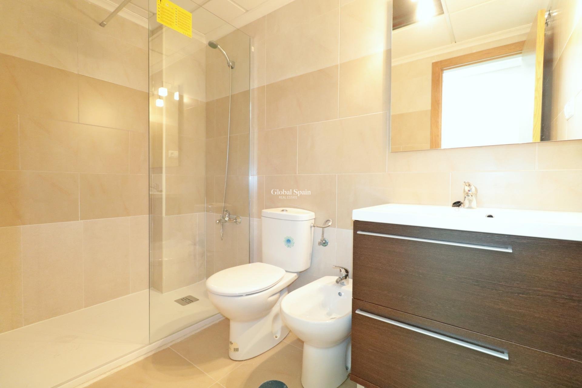 Wederverkoop - APPARTEMENT -
TORREVIEJA - Acequion