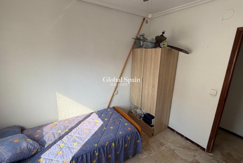Wederverkoop - APPARTEMENT -
TORREVIEJA - Acequion