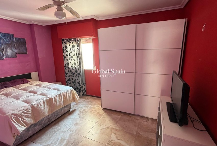 Wederverkoop - APPARTEMENT -
TORREVIEJA - Acequion
