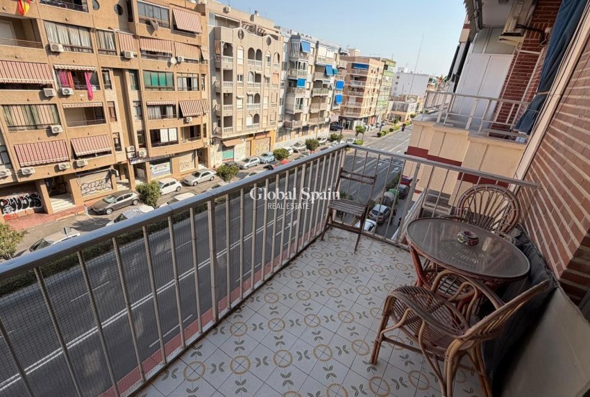 Wederverkoop - APPARTEMENT -
TORREVIEJA - Acequion