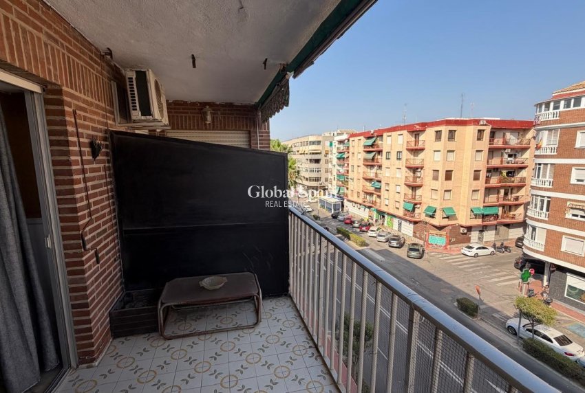 Wederverkoop - APPARTEMENT -
TORREVIEJA - Acequion