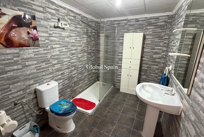 Wederverkoop - APPARTEMENT -
TORREVIEJA - Acequion