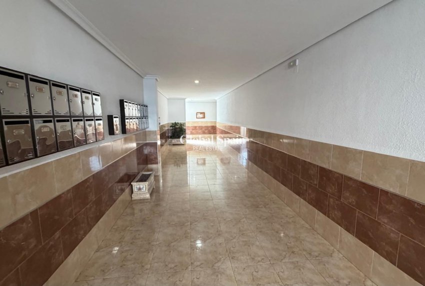 Wederverkoop - APPARTEMENT -
TORREVIEJA - Acequion