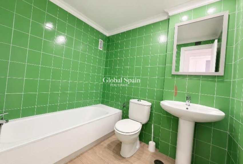 Wederverkoop - APPARTEMENT -
TORREVIEJA - Acequion