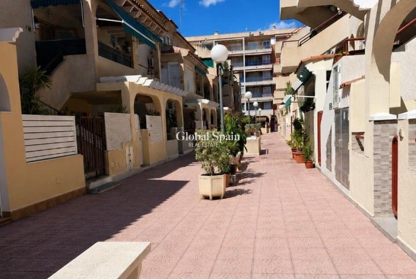Wederverkoop - APPARTEMENT -
TORREVIEJA - Acequion