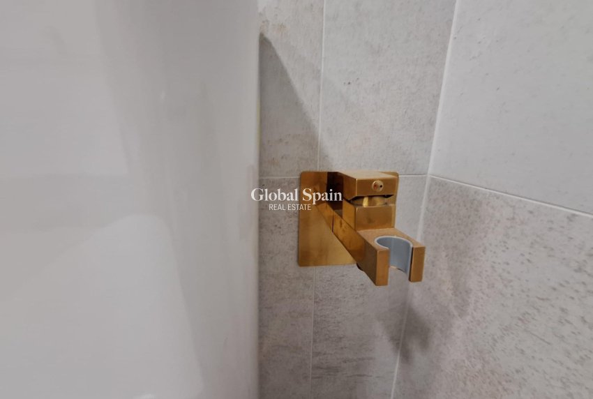Wederverkoop - APPARTEMENT -
TORREVIEJA - Acequion