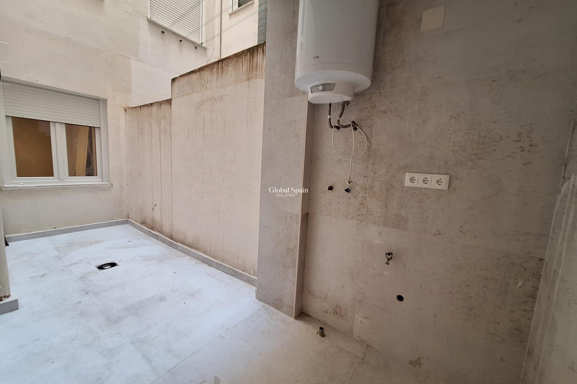 Wederverkoop - APPARTEMENT -
TORREVIEJA - Acequion