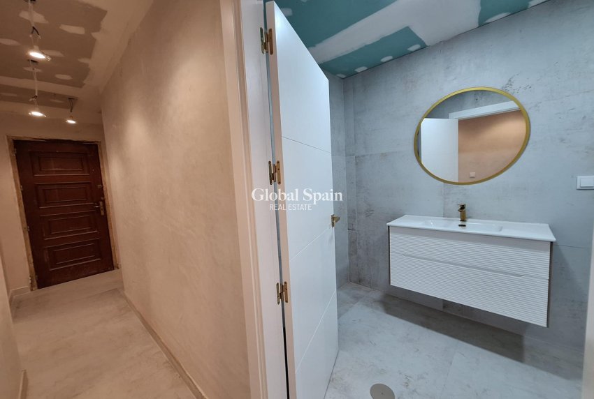 Wederverkoop - APPARTEMENT -
TORREVIEJA - Acequion
