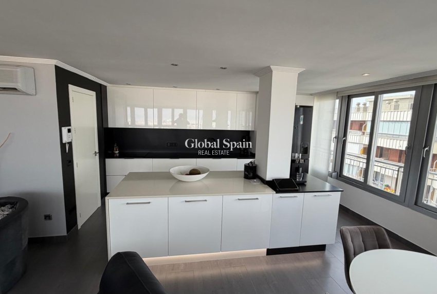 Wederverkoop - APPARTEMENT -
TORREVIEJA - Acequion