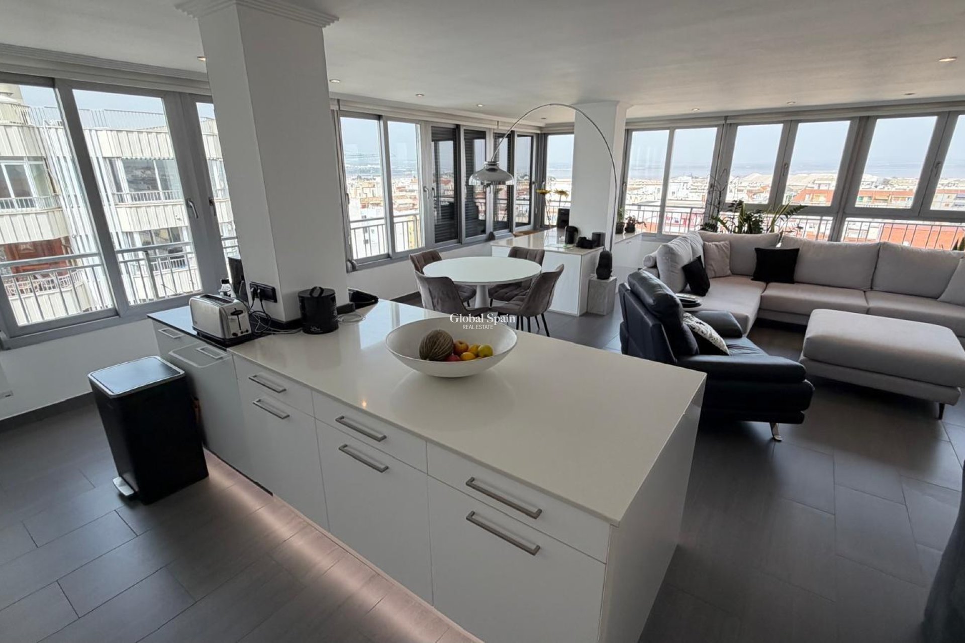 Wederverkoop - APPARTEMENT -
TORREVIEJA - Acequion