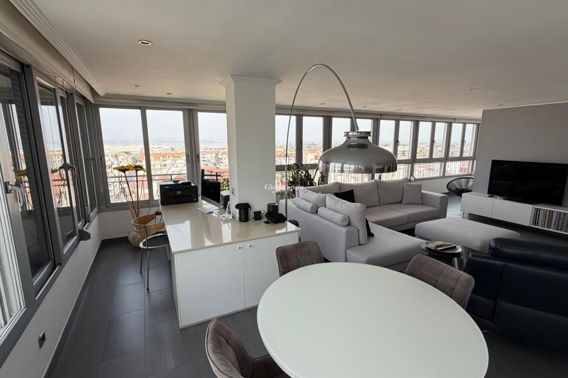Wederverkoop - APPARTEMENT -
TORREVIEJA - Acequion