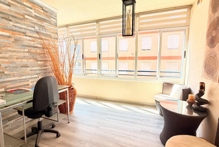 Wederverkoop - APPARTEMENT -
TORREVIEJA - Acequion