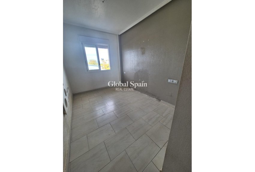 Wederverkoop - APPARTEMENT -
TORREVIEJA - Aguas Nuevas