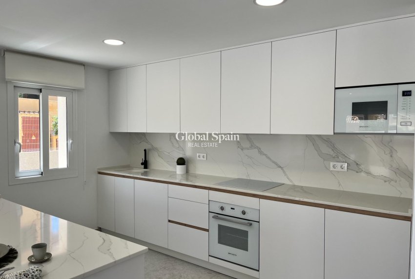 Wederverkoop - APPARTEMENT -
TORREVIEJA - Aguas Nuevas