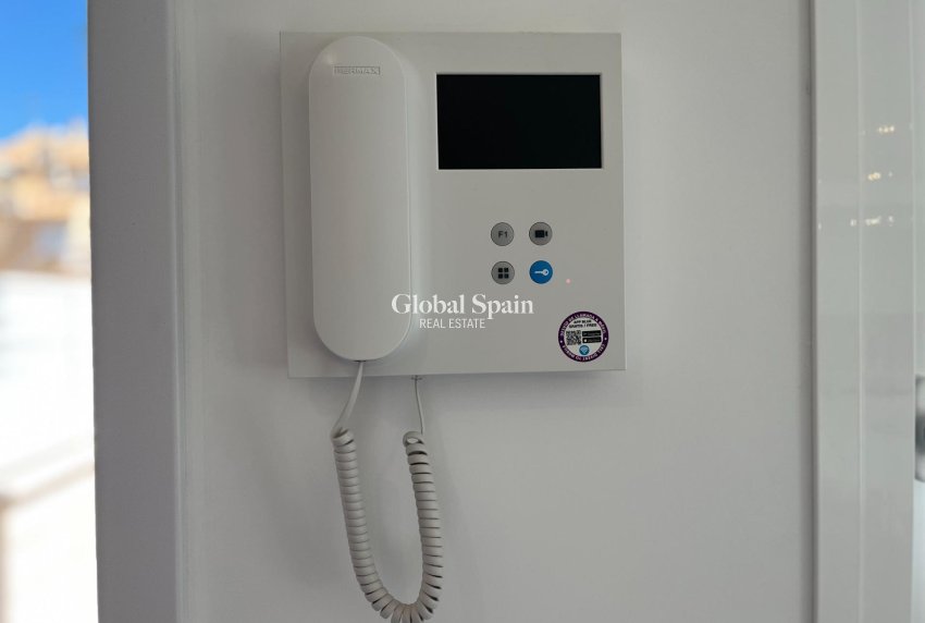 Wederverkoop - APPARTEMENT -
TORREVIEJA - Aguas Nuevas