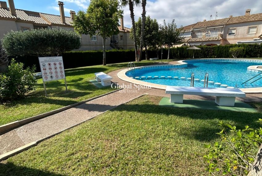 Wederverkoop - APPARTEMENT -
TORREVIEJA - Aguas Nuevas