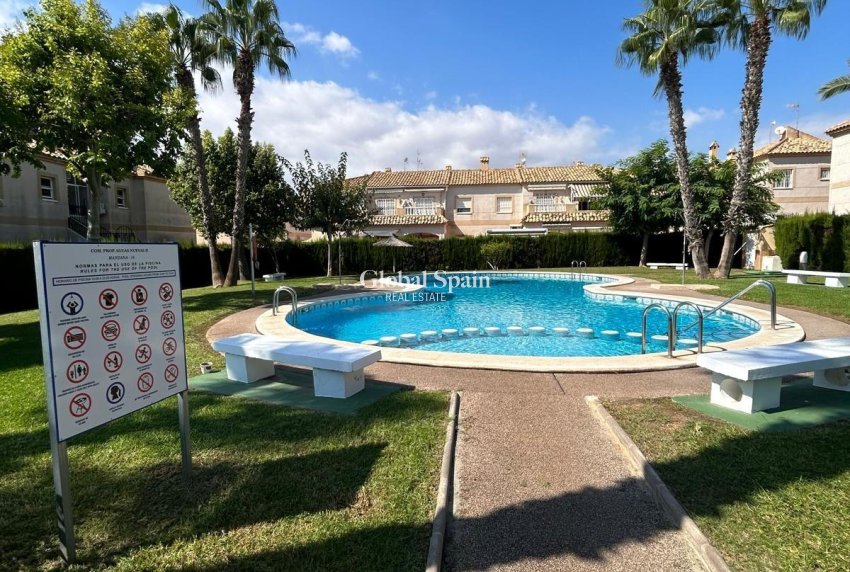 Wederverkoop - APPARTEMENT -
TORREVIEJA - Aguas Nuevas