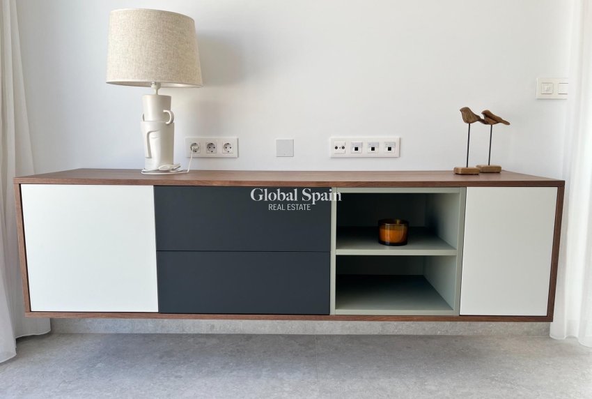 Wederverkoop - APPARTEMENT -
TORREVIEJA - Aguas Nuevas