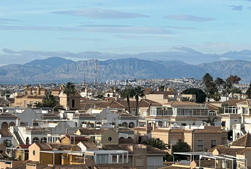 Wederverkoop - APPARTEMENT -
TORREVIEJA - Aguas Nuevas