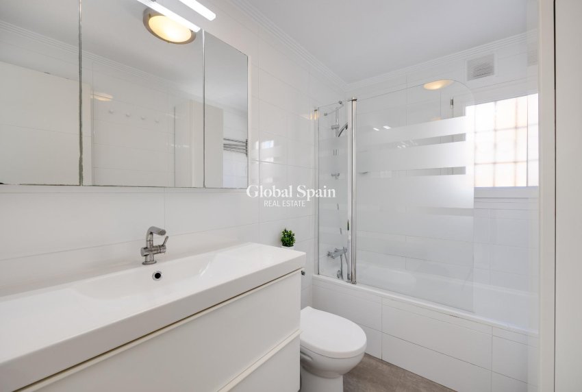 Wederverkoop - APPARTEMENT -
TORREVIEJA - Aguas Nuevas