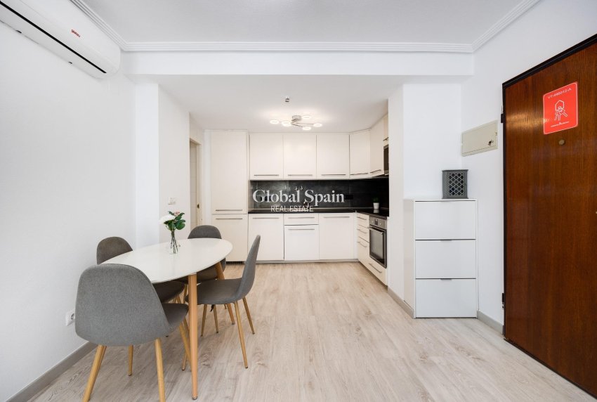 Wederverkoop - APPARTEMENT -
TORREVIEJA - Aguas Nuevas