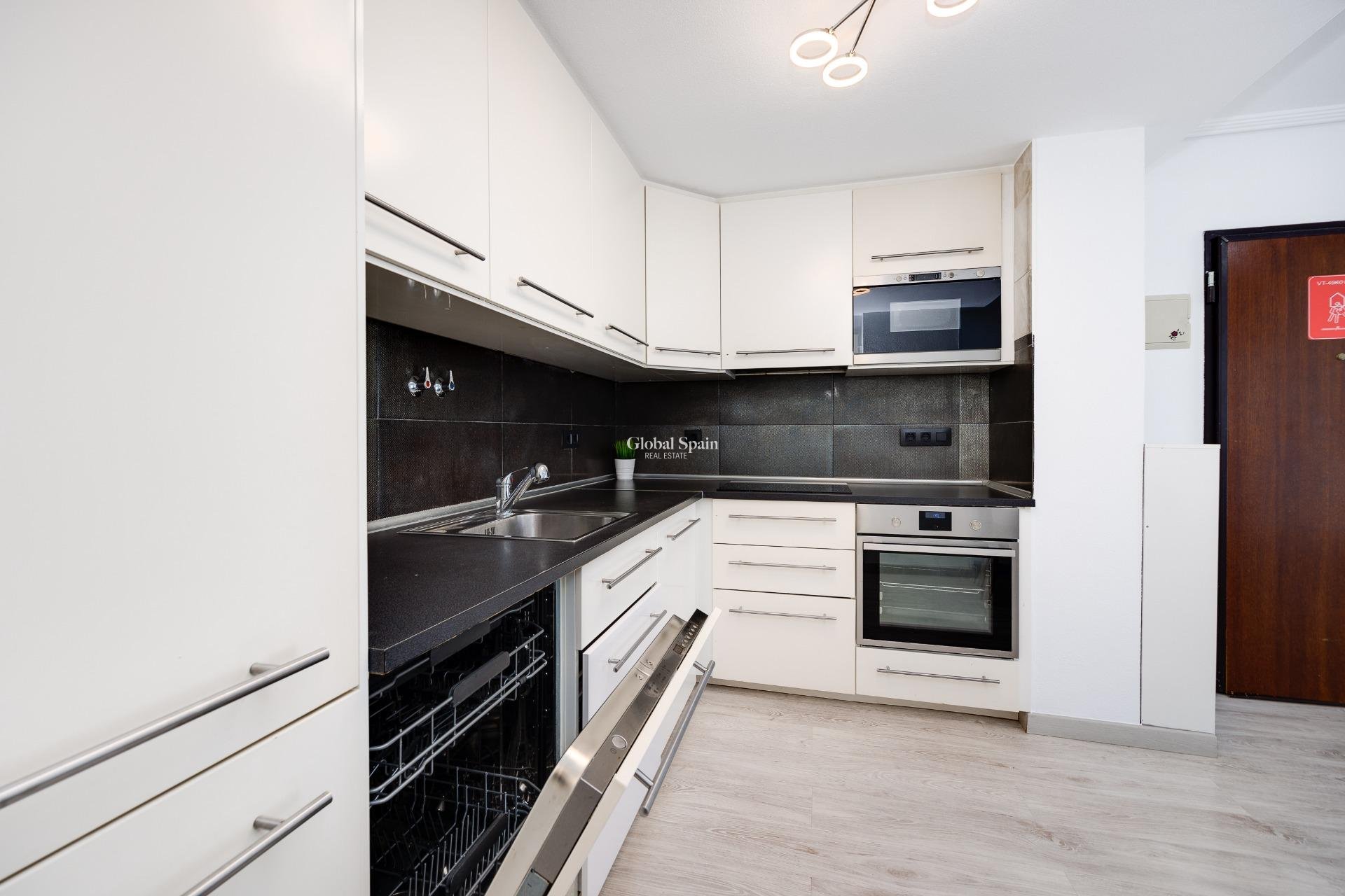 Wederverkoop - APPARTEMENT -
TORREVIEJA - Aguas Nuevas