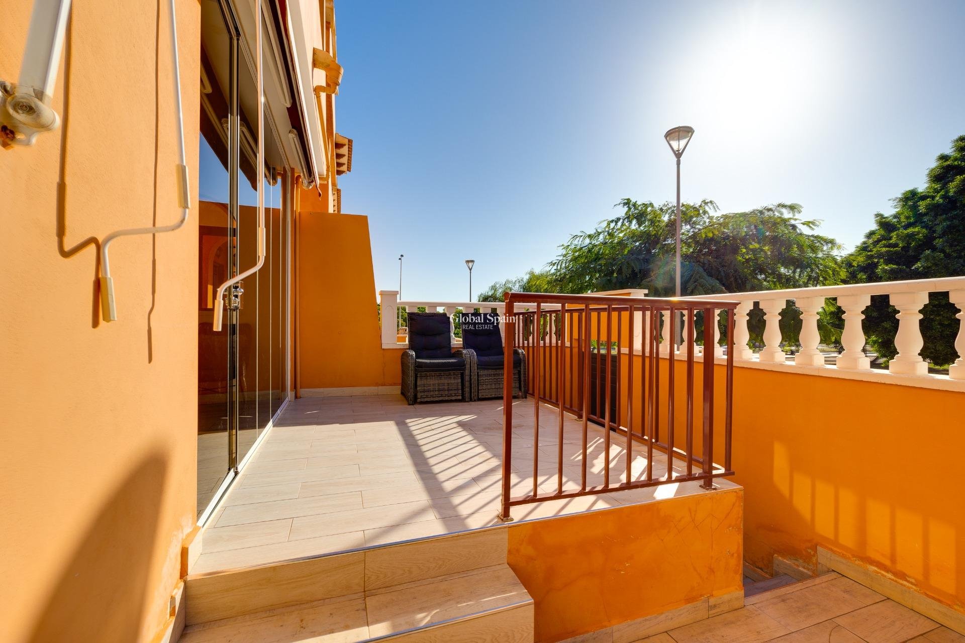 Wederverkoop - APPARTEMENT -
TORREVIEJA - Aguas Nuevas